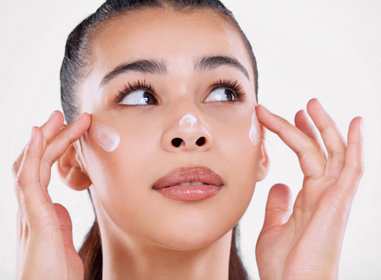 Peau déshydratée ? Découvrez comment réhydrater votre peau durablement et naturellement