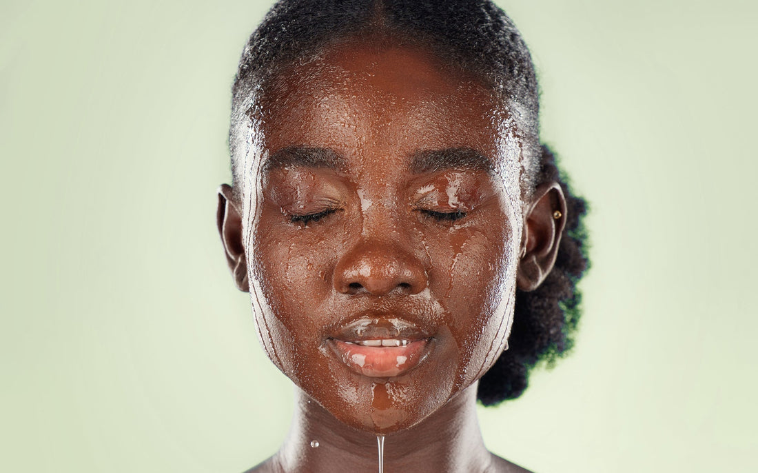 Travail en intérieur, pollution, air sec : votre peau est-elle en manque d’hydratation intelligente ?