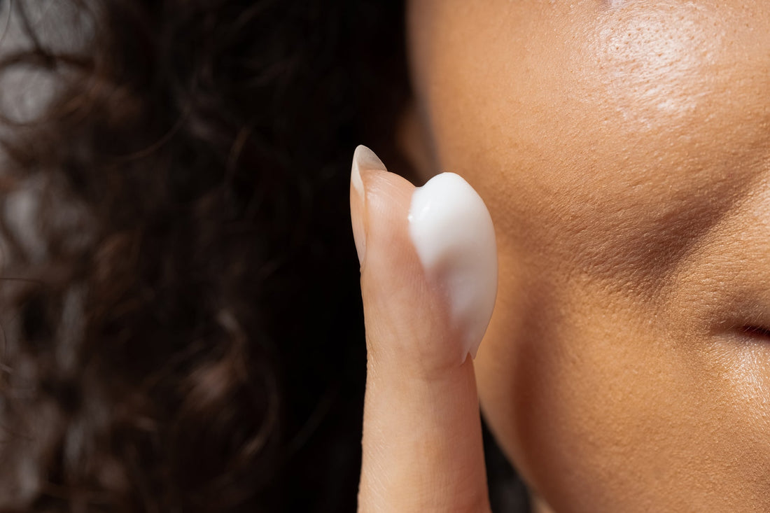 La nuit, un moment clé pour réparer la peau : votre crème agit-elle vraiment pendant votre sommeil ?
